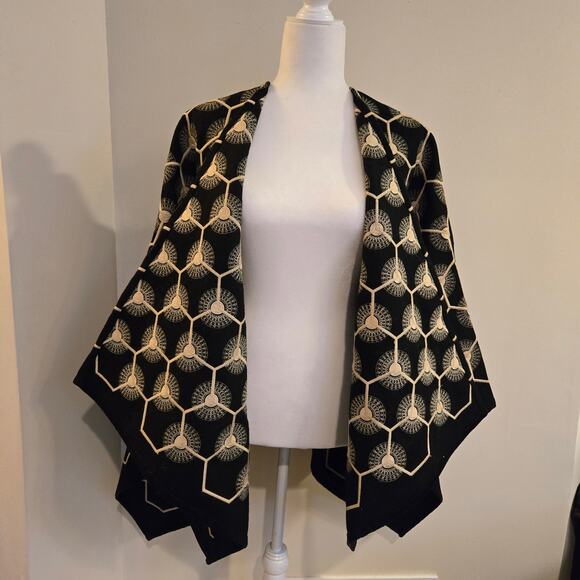 Anne Fontaine Wool Embroidered Cape One Size Honeycomb Pattern HTF Paris - Picture 4 of 11